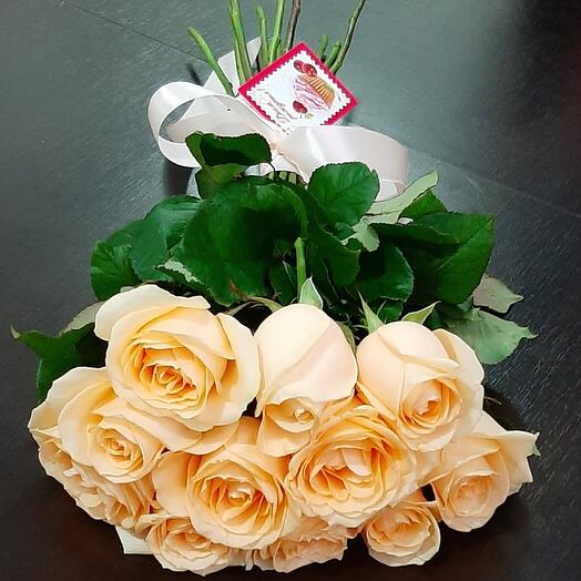 11 CREAM ROSES