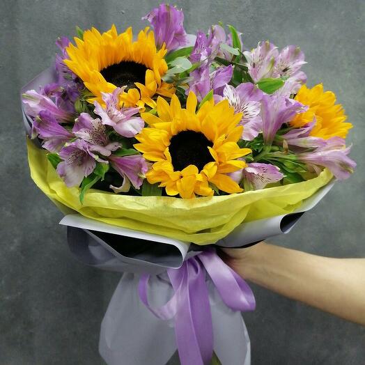 Juicy bouquet of sunflowers and alstroemeria