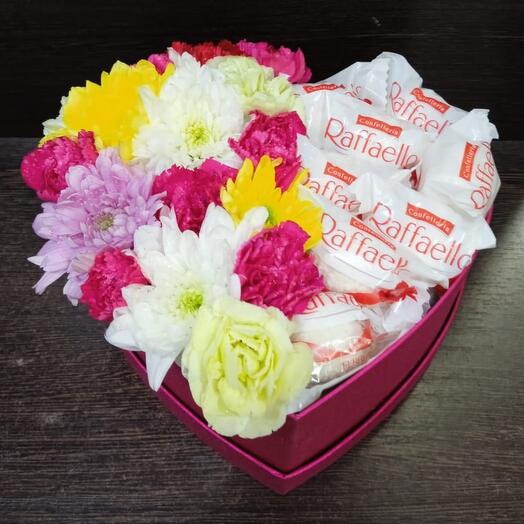Flores en una Caja - corazón pequeño con caramelos Raffaello