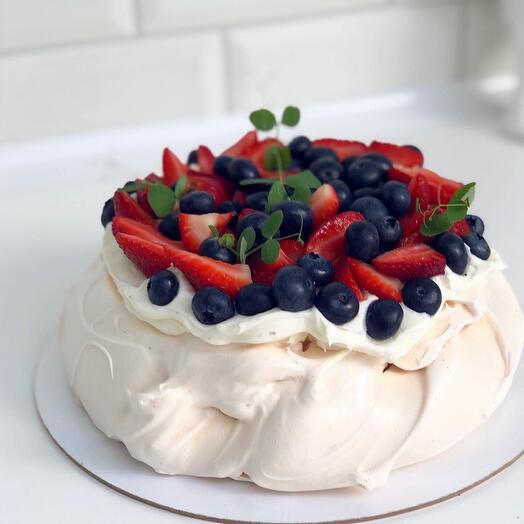 Pavlova Cake