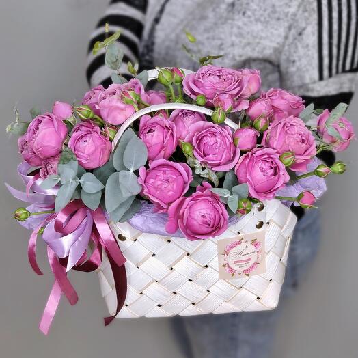 Пионовидные розы в корзинке под бересту, Flowers & Gifts Essentuki, buy