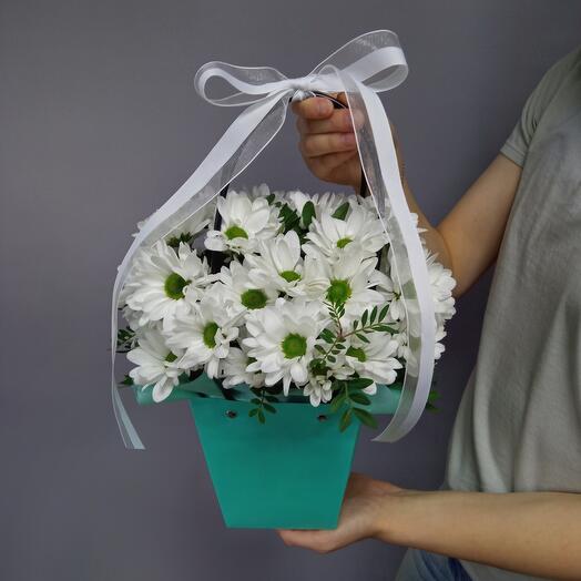 Handbag with chamomile chrysanthemums