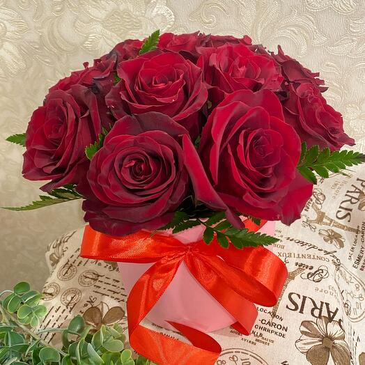 Rosas rojas en una Caja