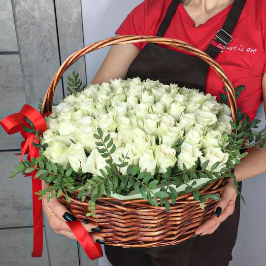 Basket with roses