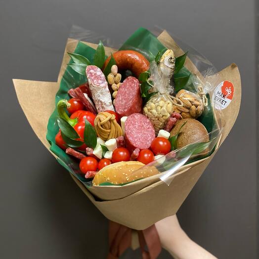 Съедобный букет из колбас и сыра «Мясной гурман»