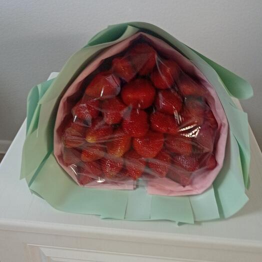 Bouquet of strawberries 29 berries heart shape ️