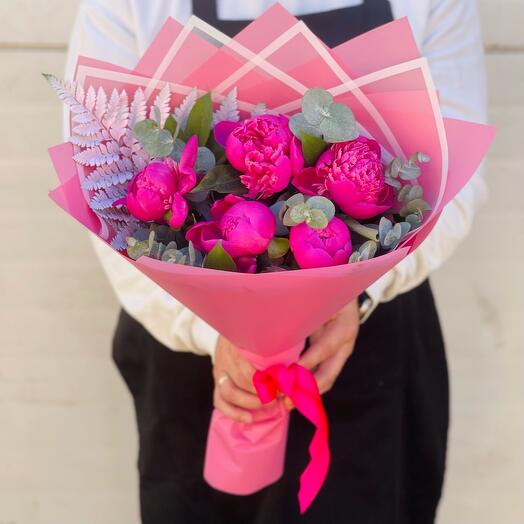 Fragrant peonies. Bouquet of 5 peonies