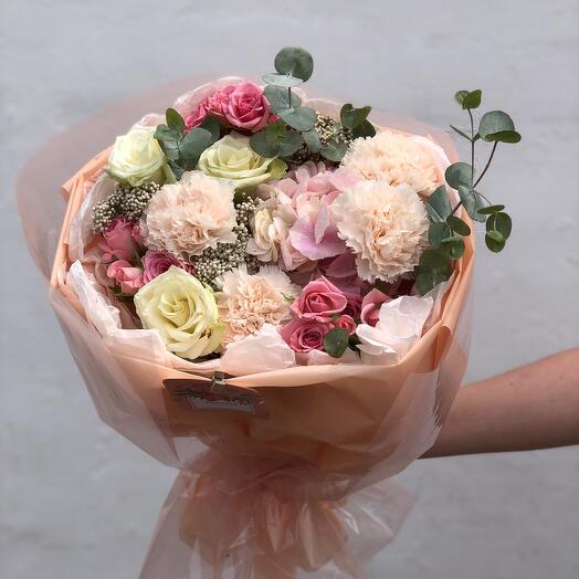 Delicate round bouquet