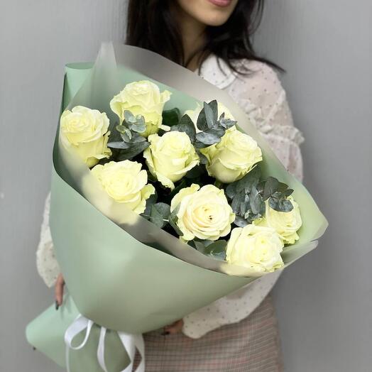 Bouquet of 9 roses with eucalyptus