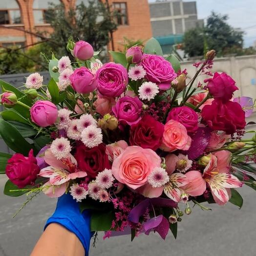 Букет из сезонных цветов