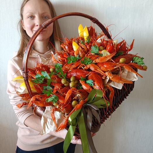 Корзина подарочная с раками