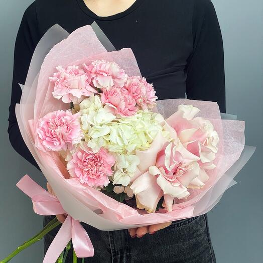 Авторский букет с гортензией, розами и диантусами. Букет 129 Florish