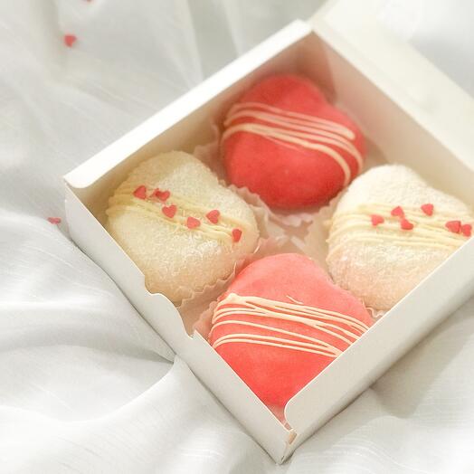 Пирожное моти 4 штучки нежный набор «Love is»,сладкая валентинка в подарок любимой девушке,подруге,маме,бабушке