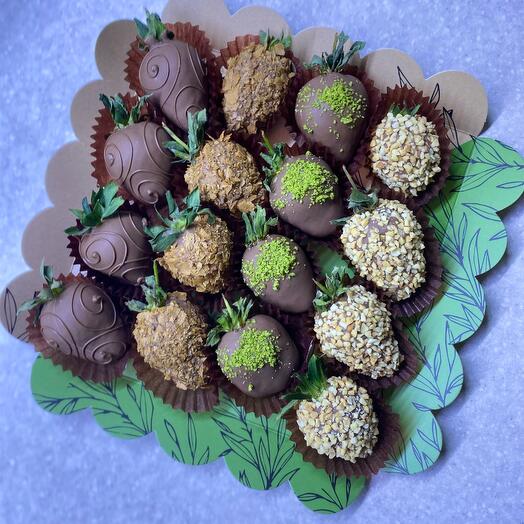 Set of 16 chocolate-covered strawberries