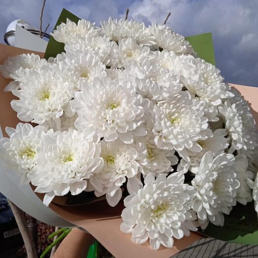 Букет из белых хризантем