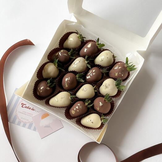 Strawberries in premium chocolate 16 pcs., клубника в шоколаде 16 шт
