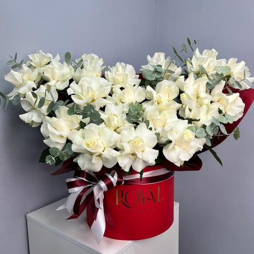 Composition of white roses