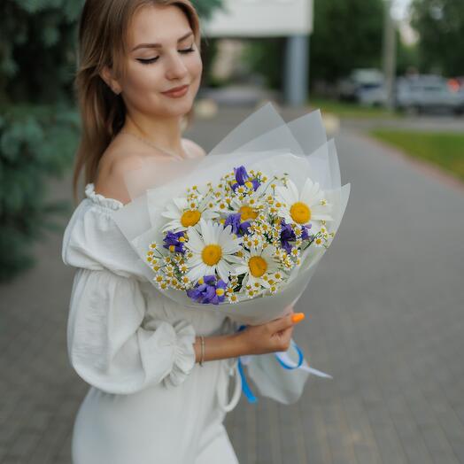 Bouquet of daisies and irises