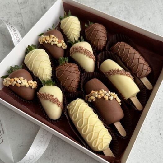 Набор с бананами и клубникой