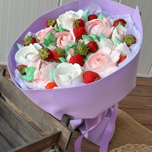 Зефирный с клубникой