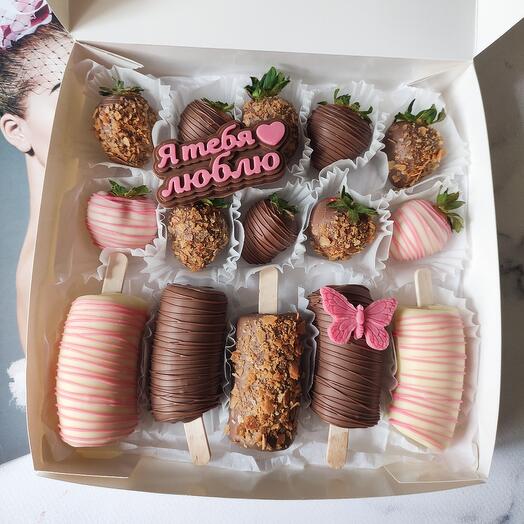 Клубника и бананы в шоколаде для любимой