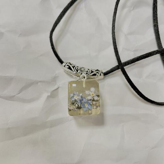 Подвеска "Незабудки в кубе"