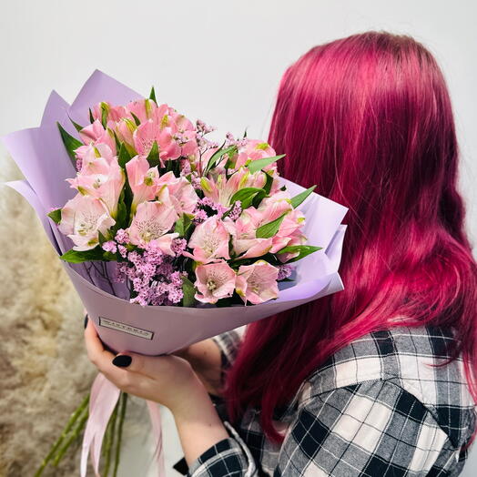 Букет из альстромерий и лимониума (02010033)