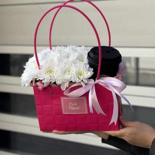 Цветы в сумке + кофе на выбор