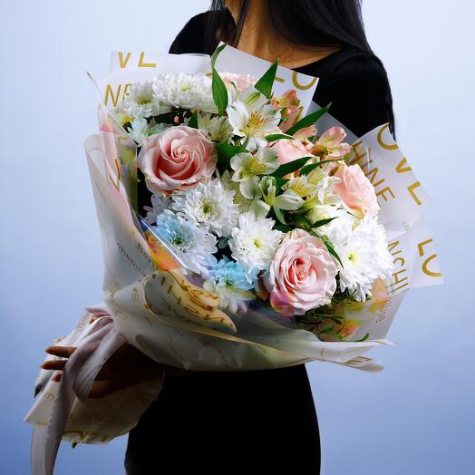 Bouquet of pink roses with alstroemeria and pistachios