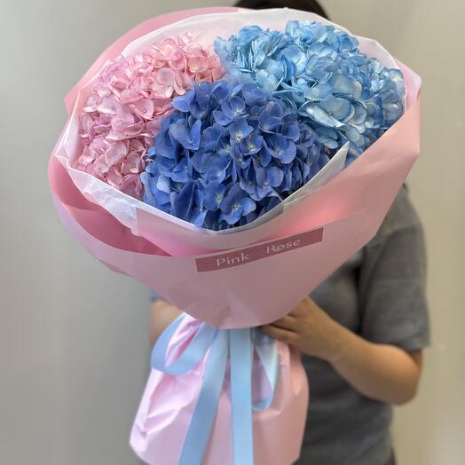 Букет из 3 пышных гортензий