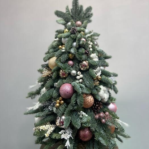 Елочка из нобилиса на спиле в пудровых оттенках