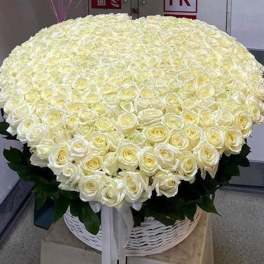 Корзина с розами Розы в корзине 301 Роза