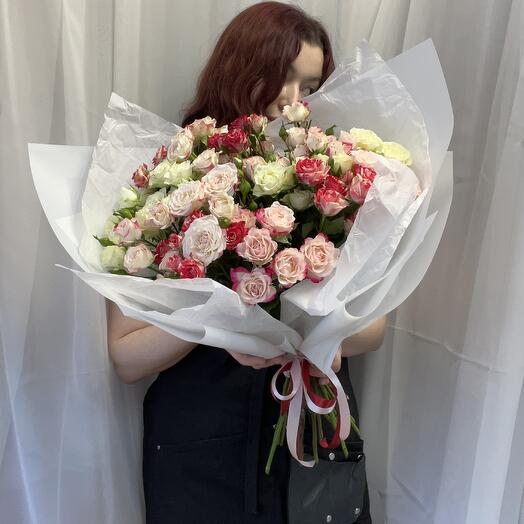 Букет из 19 кустовых роз