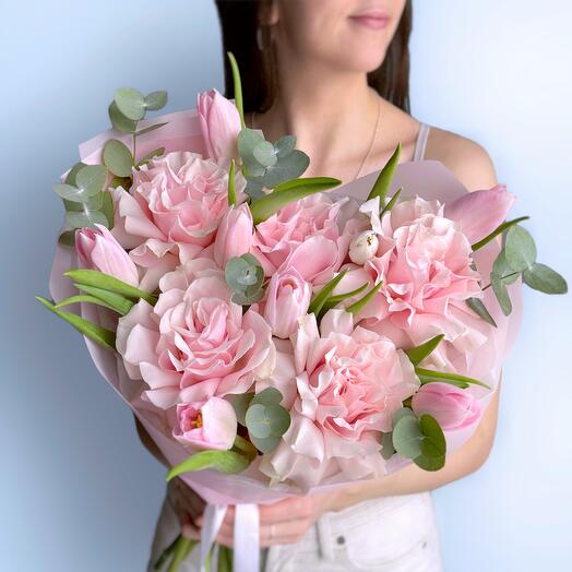 Французские розы и тюльпаны  с эвкалиптом нежный букет