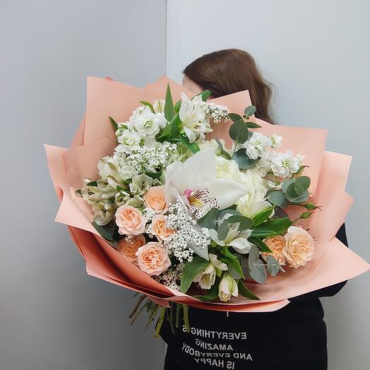 Авторский букет гортензия, роза пионовидная кустовая, альстермерия, орхидея, эвкалипт