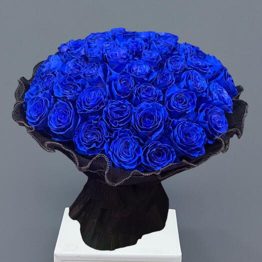 Blue rose bouquet