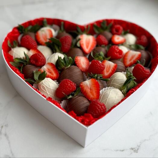 Клубничное сердце "Fantasy" 28 см