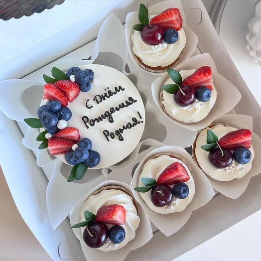 Бенто-торт и капкейки с ягодами комбо😍