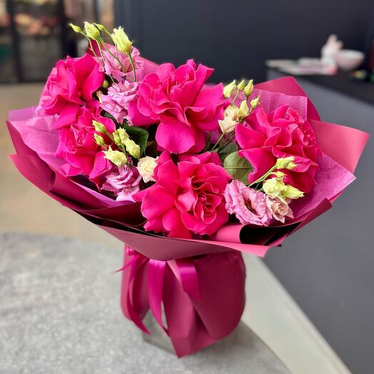 Букет из французских роз и эустомы