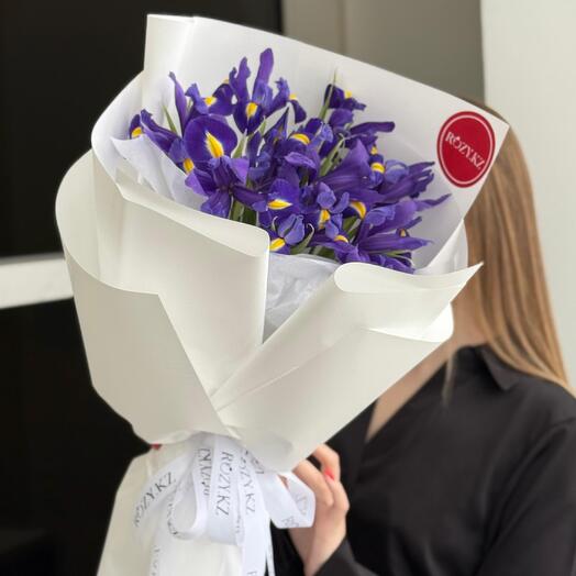 Букет из 19 ирисов