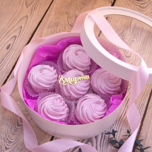 Зефир в подарочной коробке на 8 марта