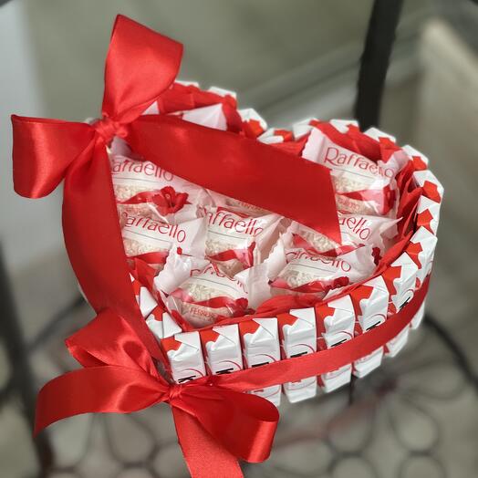 Сердце из конфет kinder и raffaello