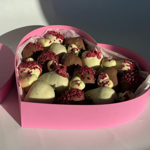 Клубника в шоколаде сердце «Амели»