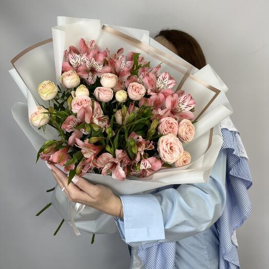Delicate bush roses and alstroemeria