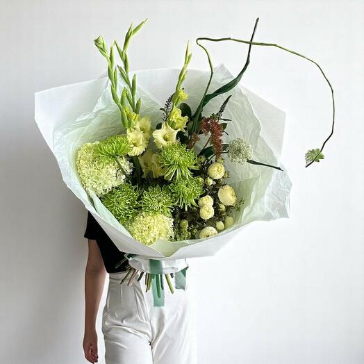 Vert – Elegant Green   White Floral Bouquet