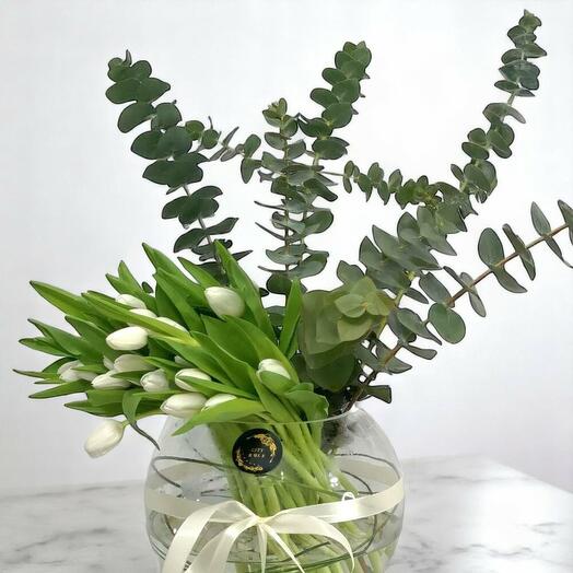 White Tulip Bouquet in Glass Vase – 30 Elegant Tulips with Eucalyptus