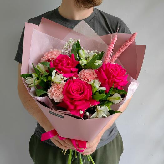 Букет сборный с яркими французскими розами