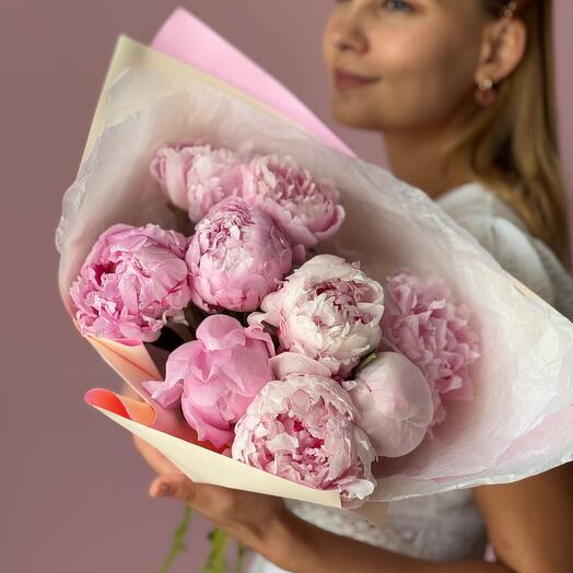 Букет 9 розовых пионов