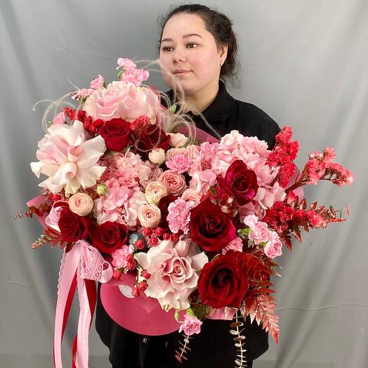 Цветы в коробке из французских роз "Любовь💘" 888 Милин Букет