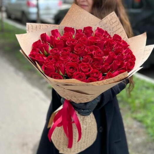 Шикарный букет красных роз 51шт